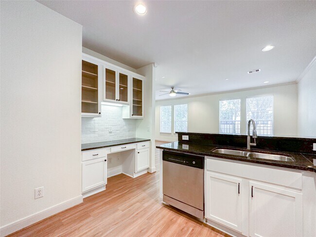 Building Photo - 3001 Murworth Dr