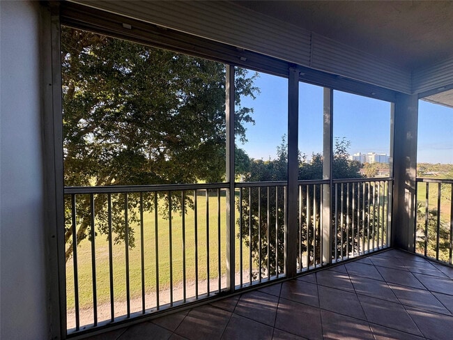 Building Photo - 2601 S Course Dr