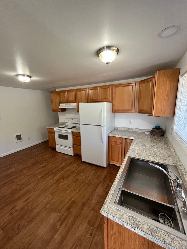 Foto del edificio - 557-559 E Broad Ave Owner Selling