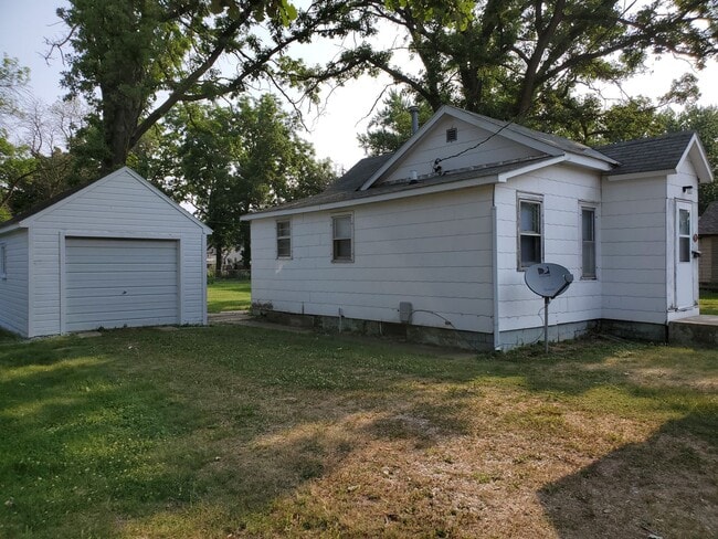 Building Photo - 2 bedroom 1 bath house
