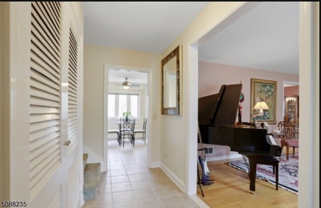 Foto del edificio - 470 White Oak Ridge Rd