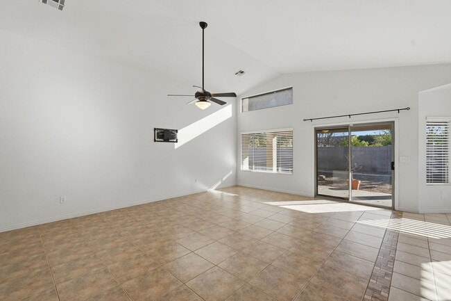 Building Photo - Four beds! Gilbert Location!