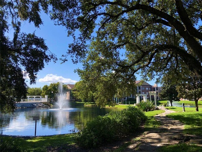 Foto del edificio - 4225 Thornbriar Ln