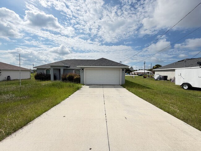 Foto del edificio - AWESOME 3 BD/2BA Home in Beautiful Ocala!!!
