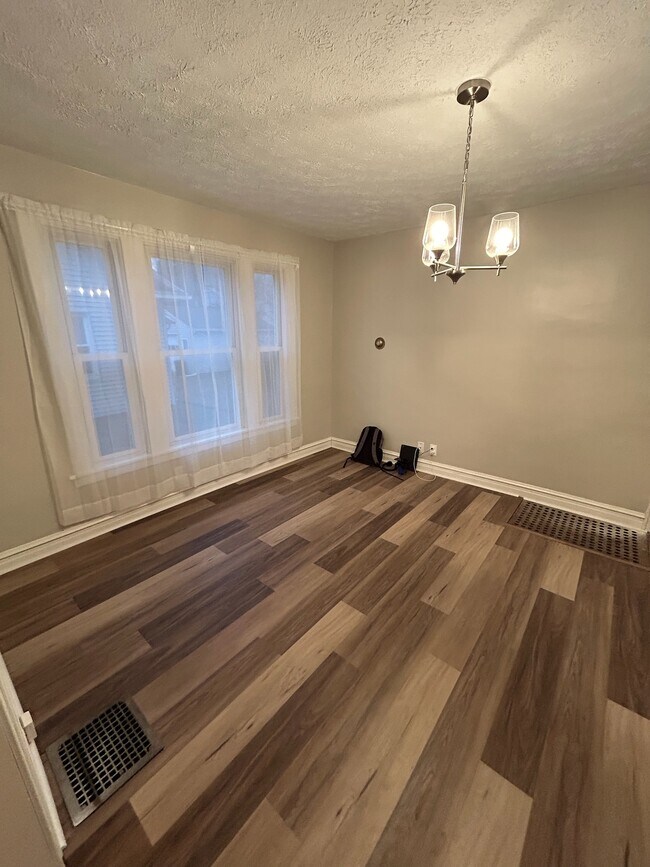 Foto del edificio - 124 Sage Ave