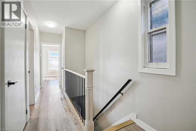 Building Photo - 633 Wilson St