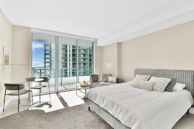 Foto del edificio - 1300 Brickell Bay Dr