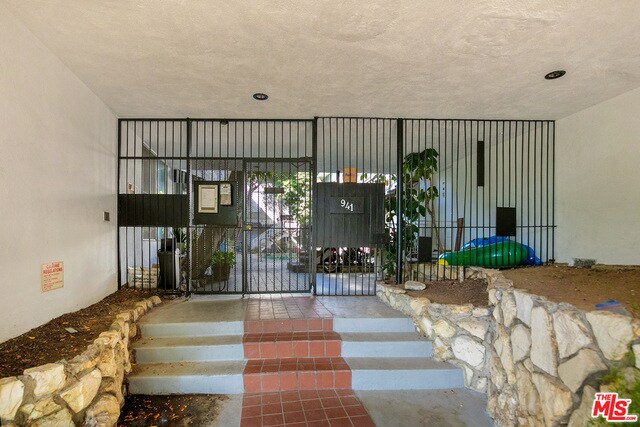 Foto del edificio - 941 N San Vicente Blvd
