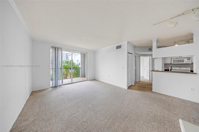 Foto del edificio - 17145 N Bay Rd