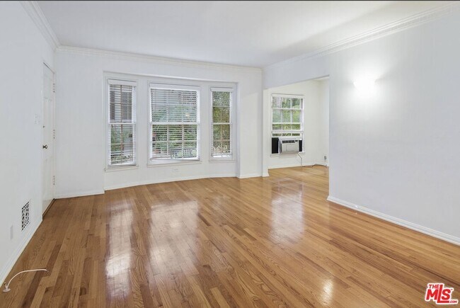 Foto del edificio - 8569 Holloway Dr