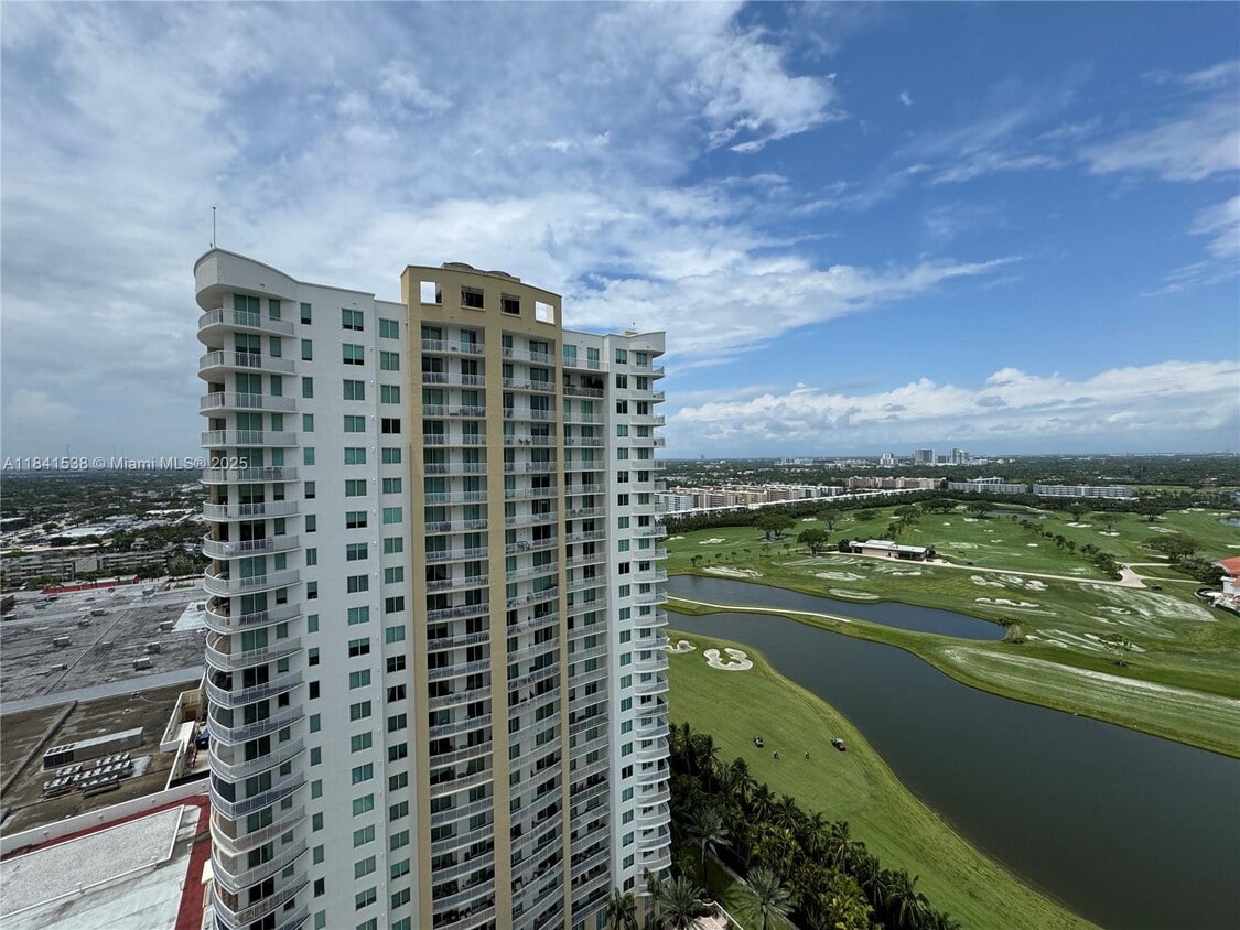 Primary Photo - 1755 E Hallandale Beach Blvd