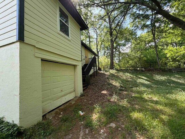 Foto del edificio - 8 E Brooks Rd