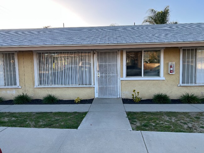 Building Photo - 350 Brown St