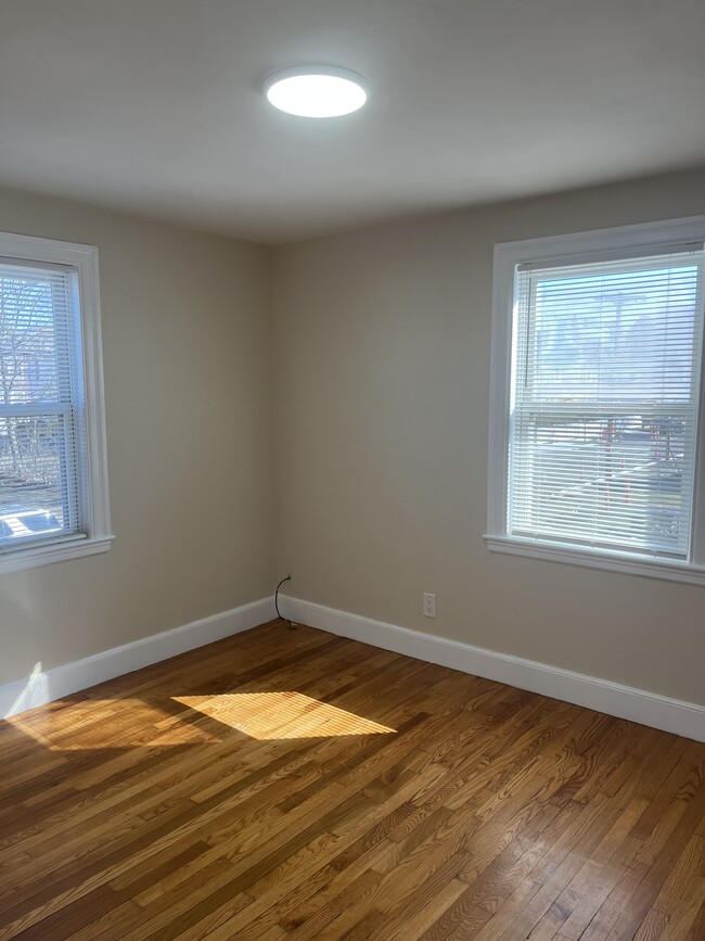 Building Photo - 42 Meadowbank Ave