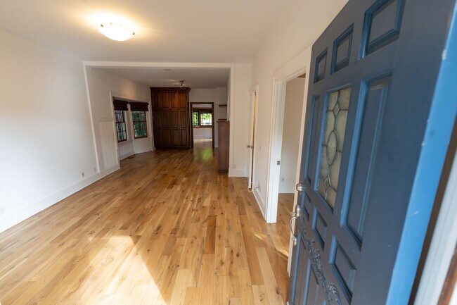 Living Room - 2428 California Ave