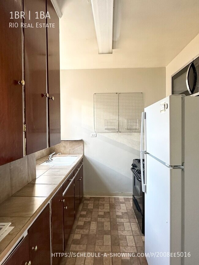 Foto del edificio - Top Floor Spacious One Bedroom in Capitol ...