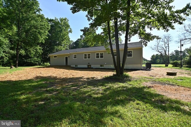 Building Photo - 7100 N Roxbury Mill Rd