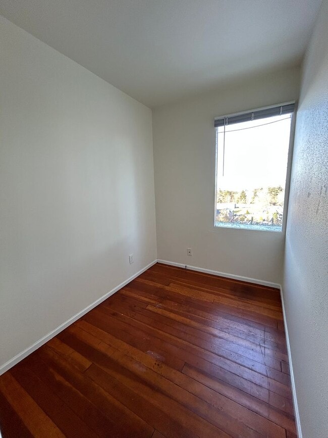 Foto del edificio - Hawks Prairie (3157 Hawks Prairie Rd.)