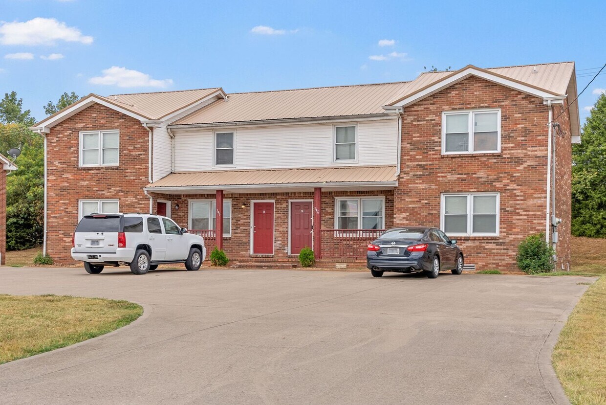 Foto principal - End Unit Ready for You to Call Home