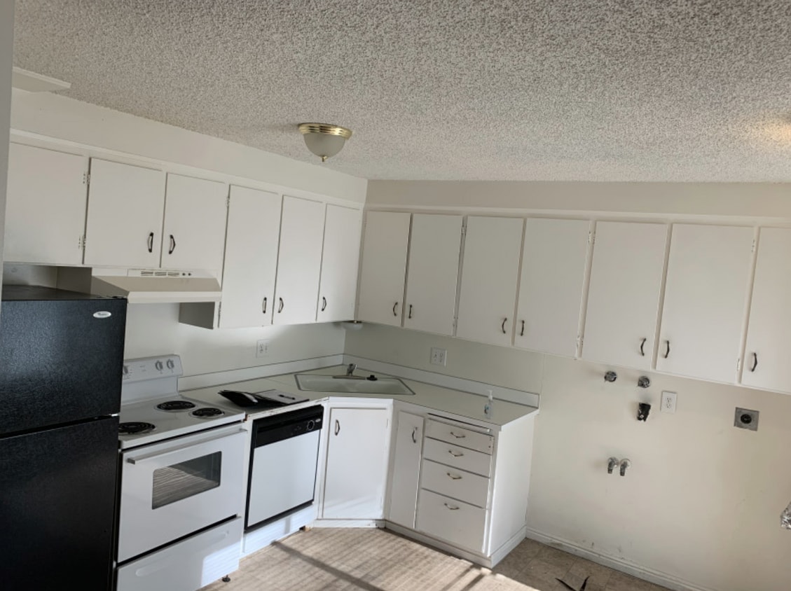 Building Photo - 805 E 275 N