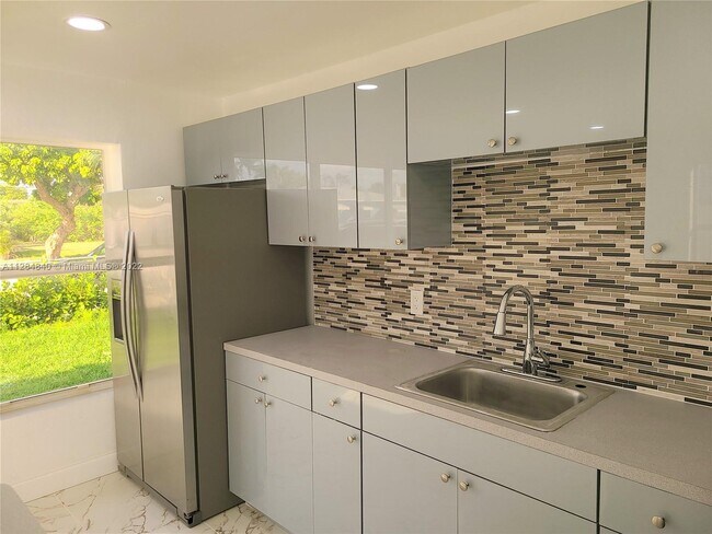 Foto del edificio - 4172 SW 21st St