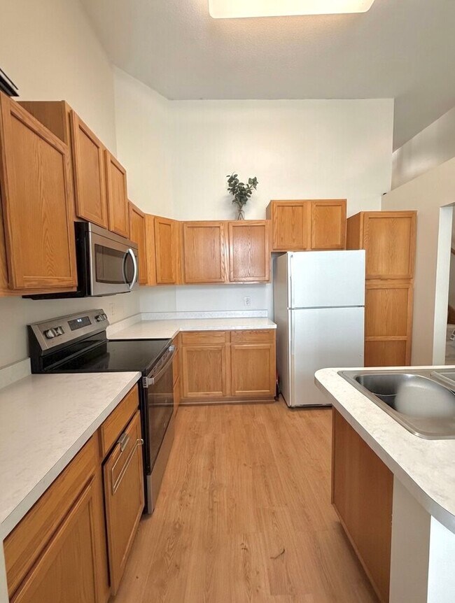Building Photo - 15623 Finch Ave