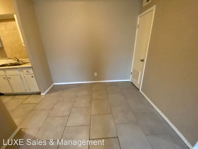 Foto del edificio - 1 br, 1 bath House - 6026 NW Expressway Un...