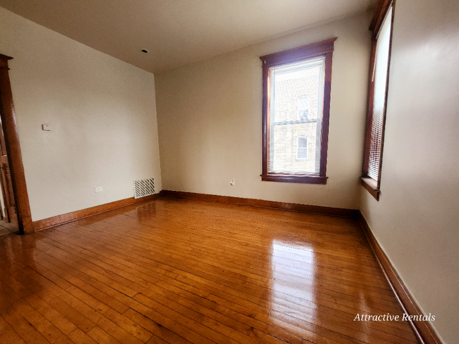 Foto del edificio - 1338 S Springfield Ave