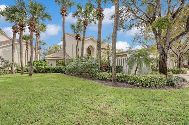 Building Photo - 16000 W Bay Dr