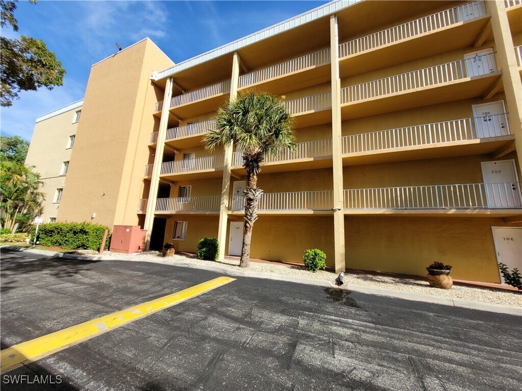 Primary Photo - 2366 E Mall Dr