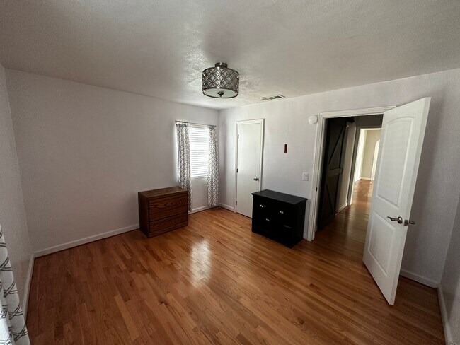 Building Photo - 11163 Cactus Ave