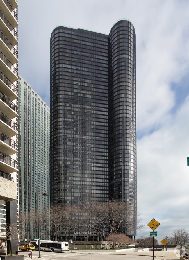 Harbor Point Tower Apartments Chicago, IL