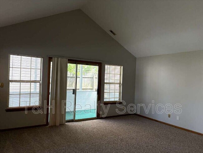 Foto del edificio - 5641 Hyacinth Way