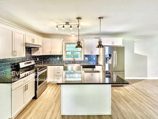 Building Photo - 1584 Camelot Cir