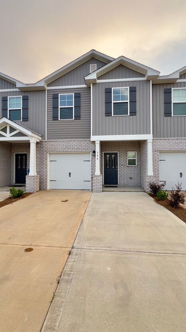 Building Photo - 395 N Gay Ave