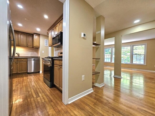 Building Photo - 1403 Deerfield Ln