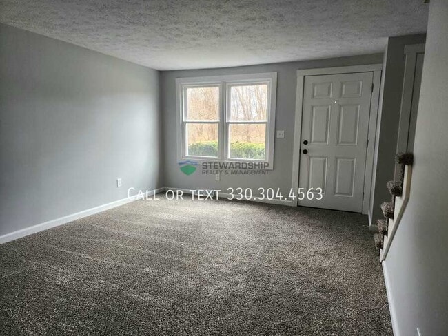 Building Photo - 157 Elm St NE