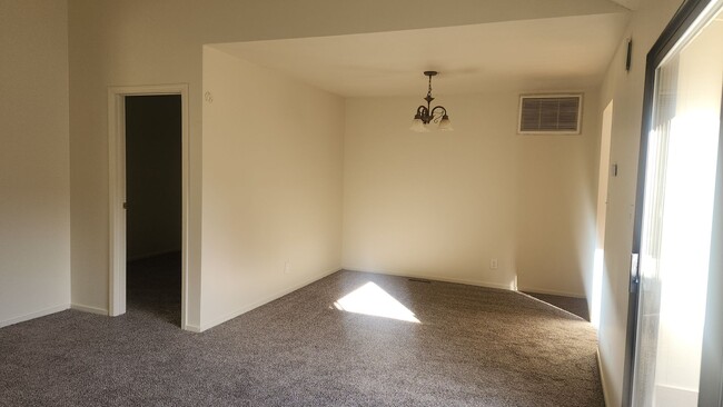 Building Photo - 1271 Rayburn Dr