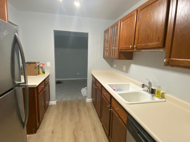 Building Photo - 940 N Lakeside Dr