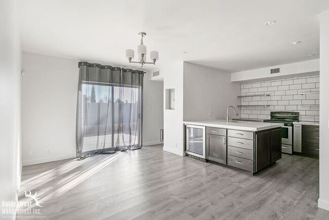 Foto del edificio - Stylish 1Bdm 2Ba Loft in Uptown Phoenix with Private Yard!