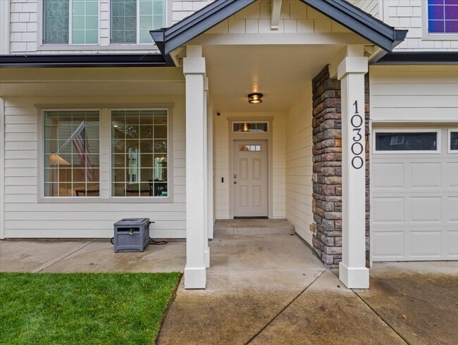 Building Photo - 10300 NE 95th Ave