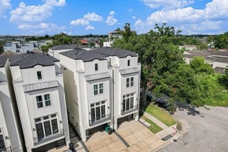 Building Photo - 2221 Francis St