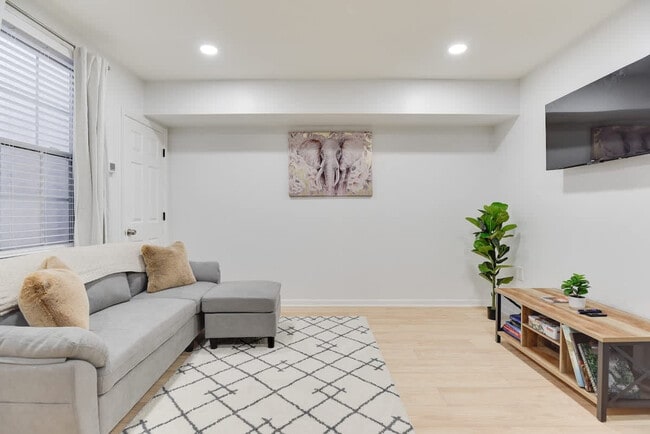 Foto del edificio - 1255 Raum St NE