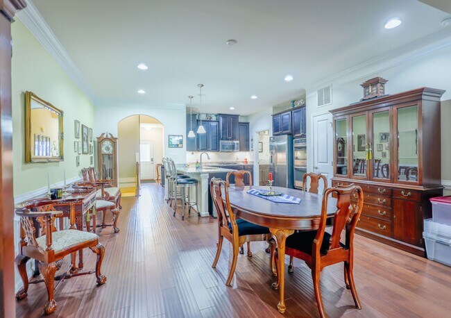 Foto del edificio - Stunning 4 BR/3 BA EOG Townhome in Elkridg...