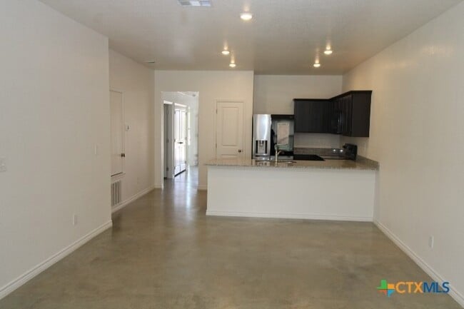 Building Photo - 514 Lost Trl