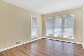 Building Photo - 1423 Dennis Dr