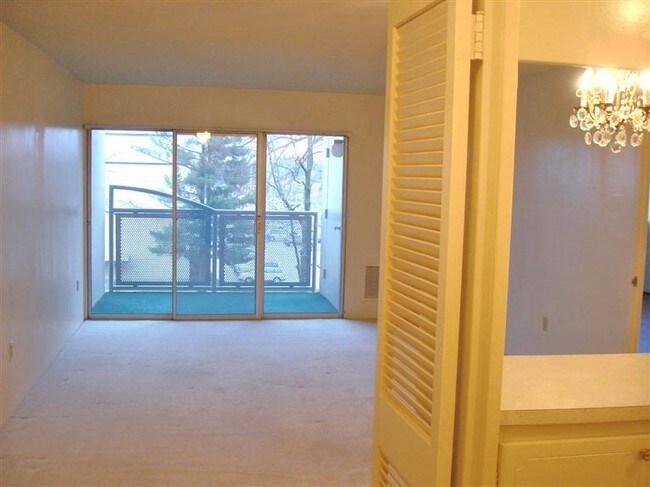 Foto del edificio - 2121 Nicholasville Rd
