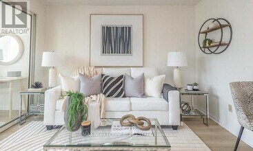 Building Photo - 25 Grenville St