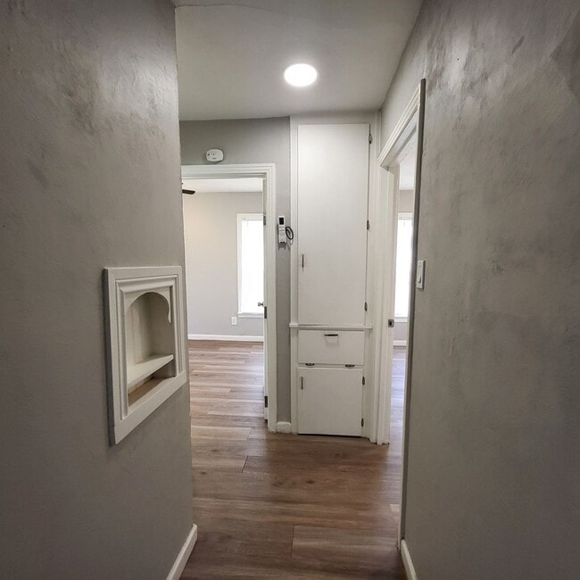 Building Photo - 1909 Pecos St