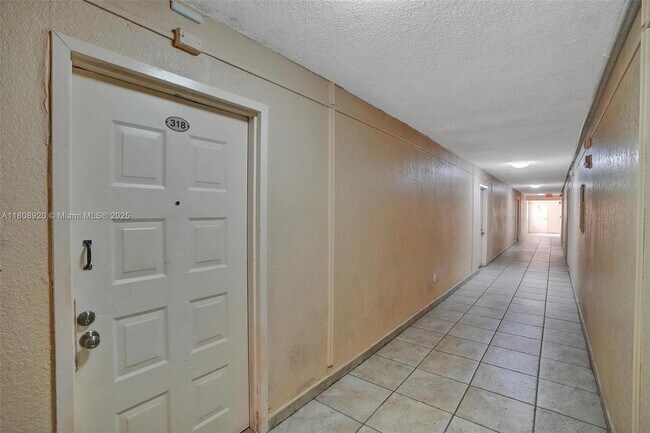 Foto del edificio - 7000 NW 186th St